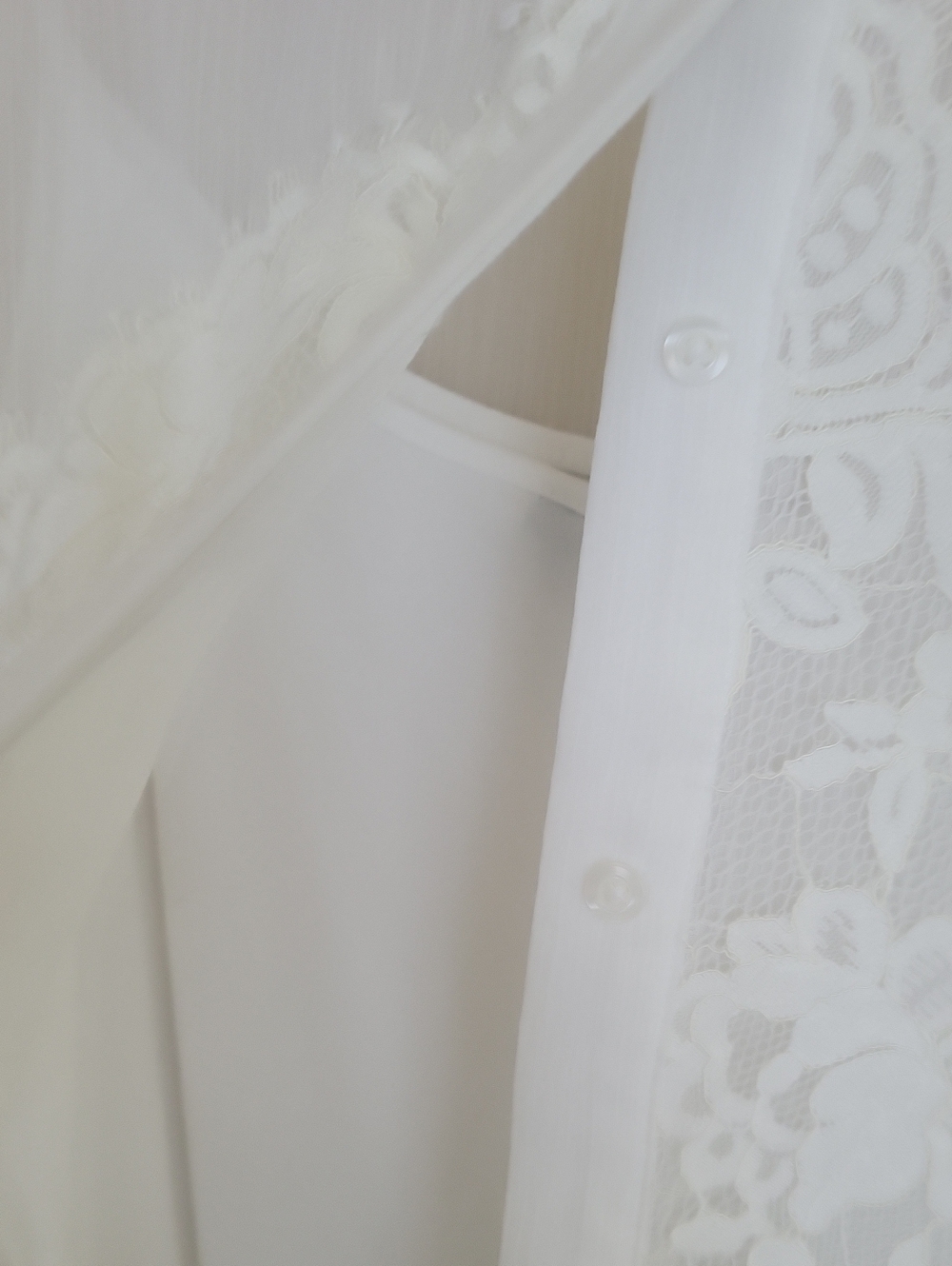 Simply Vera Vera Wang White Blouse with Black Label - Picture 4 of 7